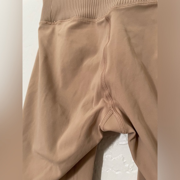 Vuori Rib Studio Legging in Coconut. Small. EUC. - Picture 5 of 17